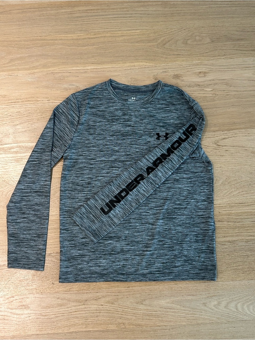 Under Armour Men’s Heathered Black/Gray Long Sleeve Logo Tee